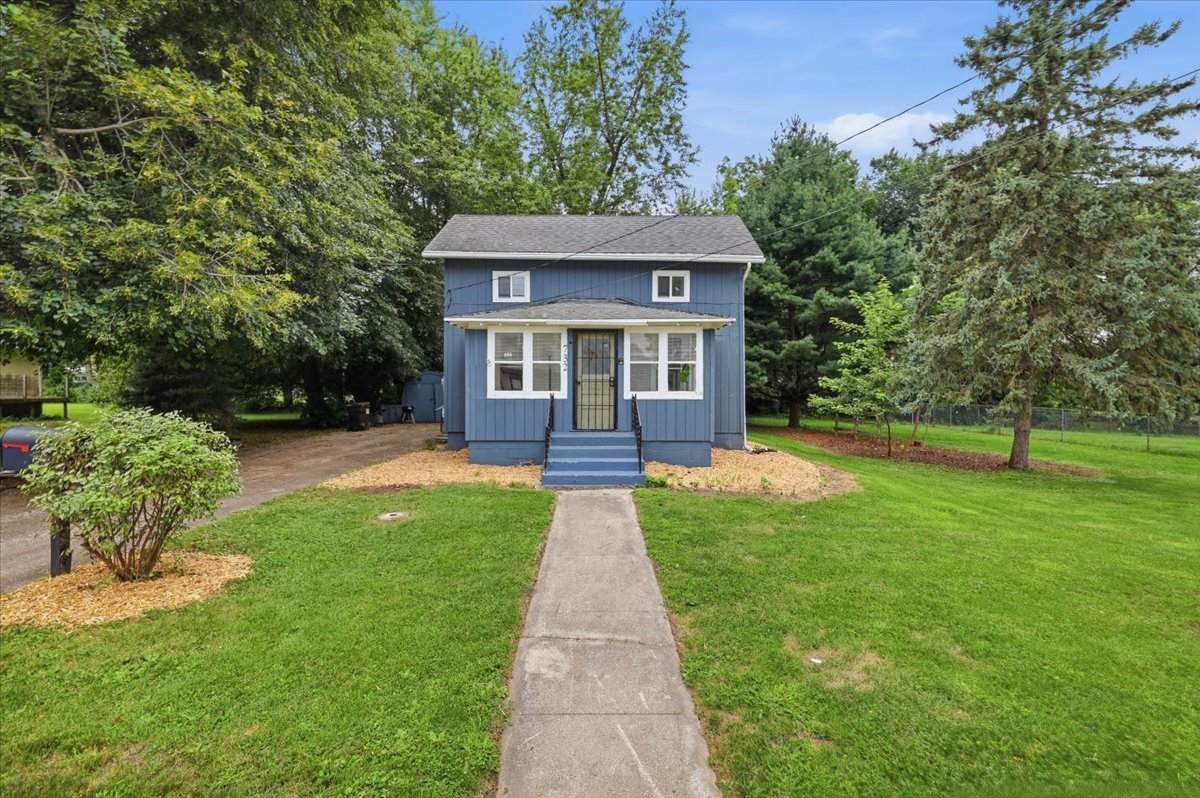 732 Warren Avenue - Photo 1
