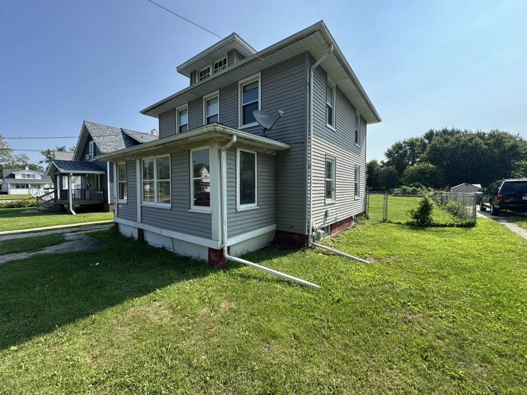 945 Chambers Street - Photo 1