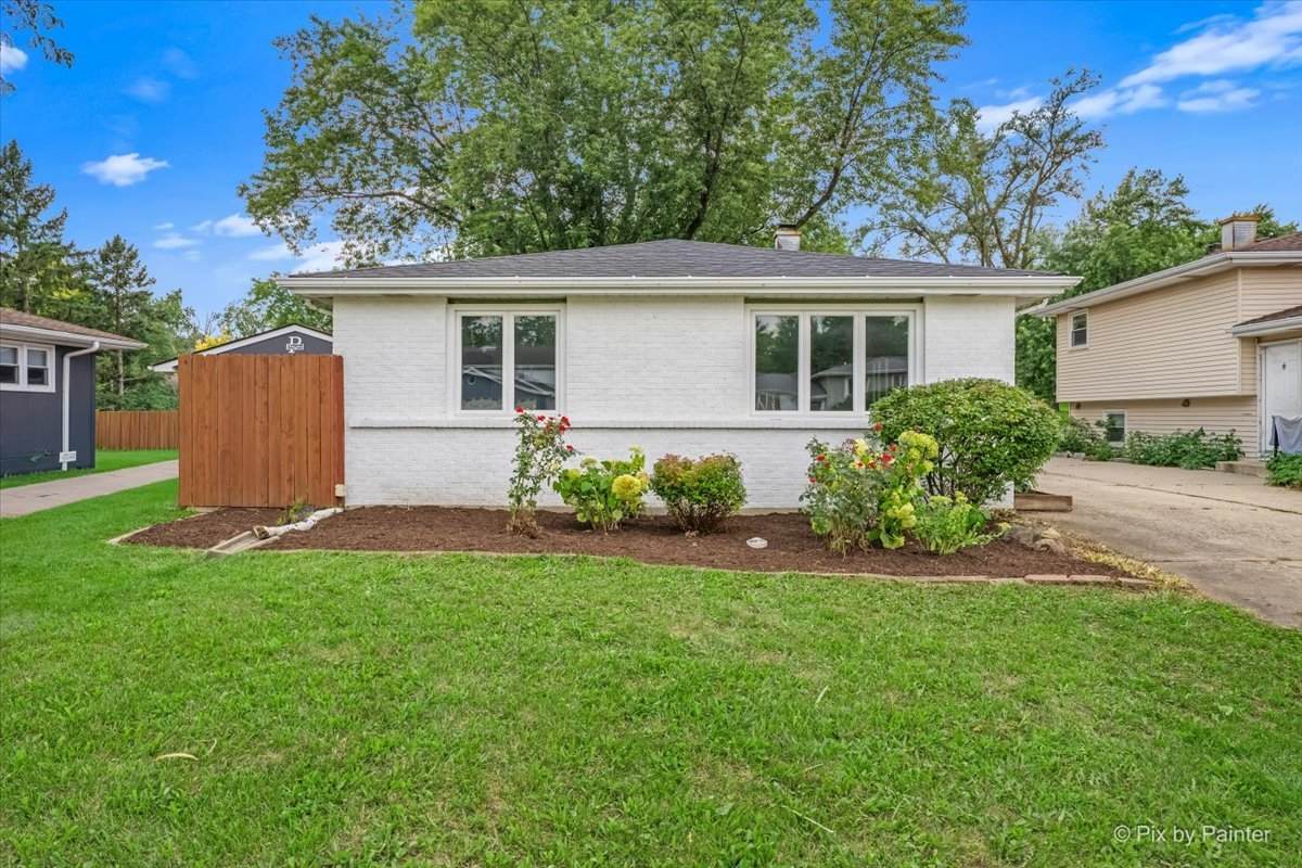 1N542 Goodrich Avenue - Photo 1