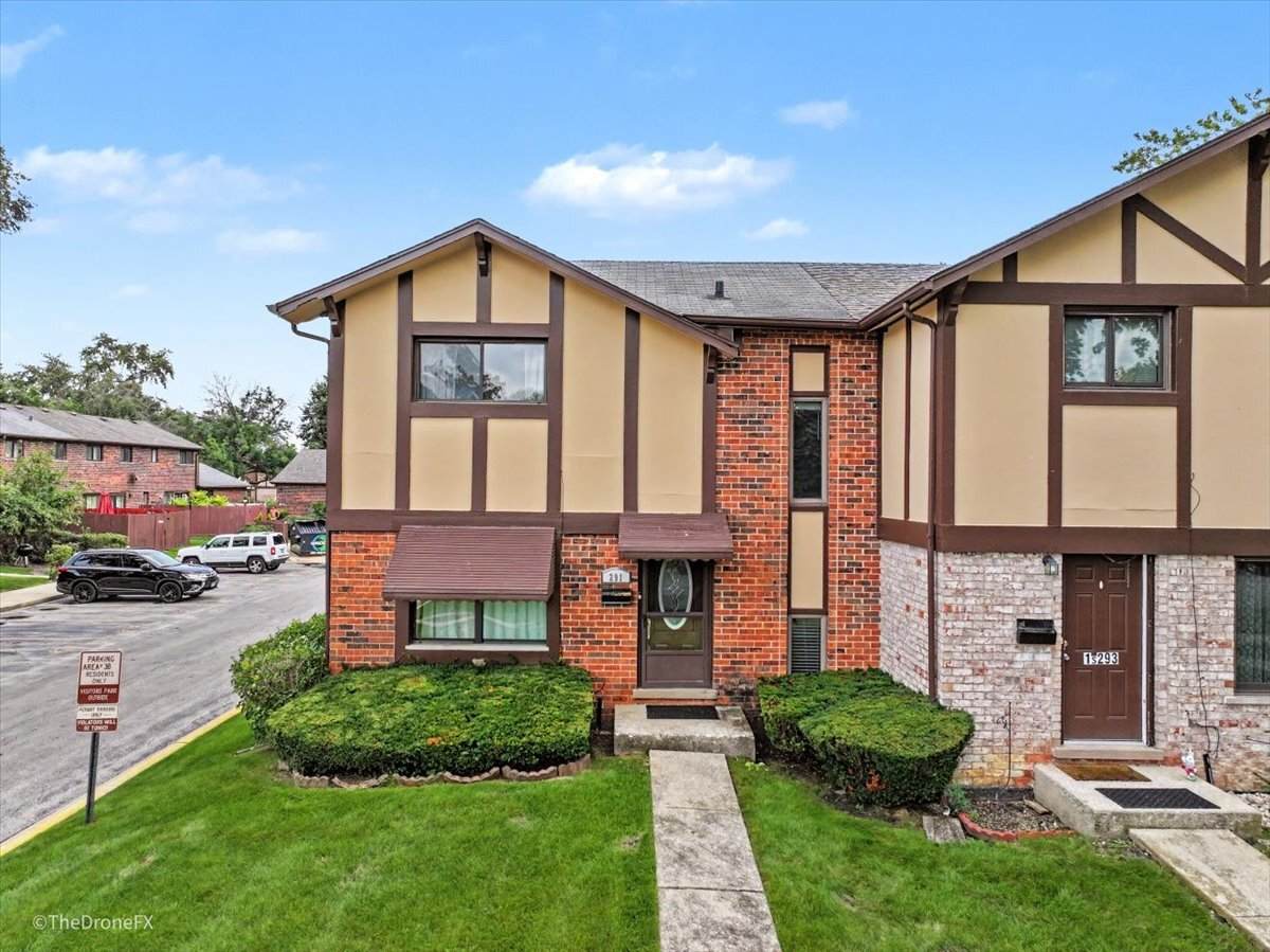 1S291 Michigan Avenue - Photo 1