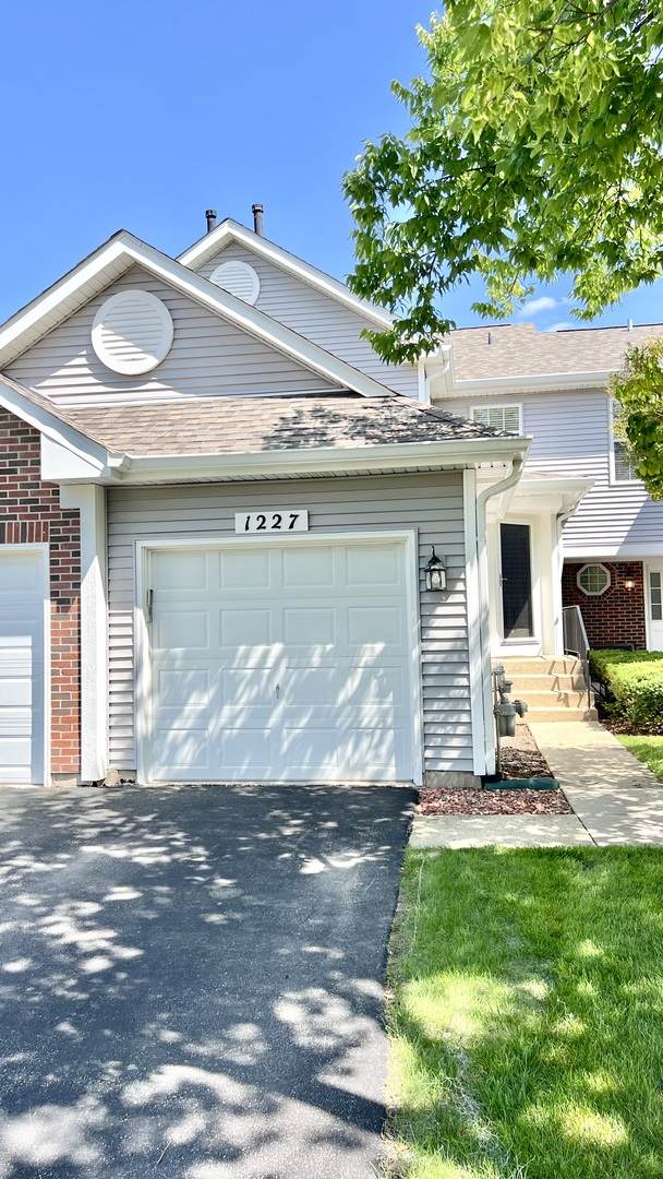 1227 Hathaway Circle - Photo 1