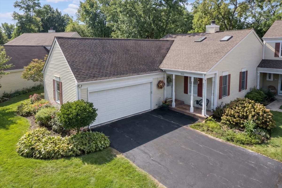 1069 Devonshire Avenue - Photo 1