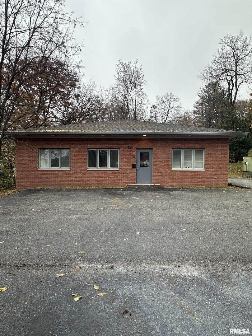 822 17TH Street - Photo 1