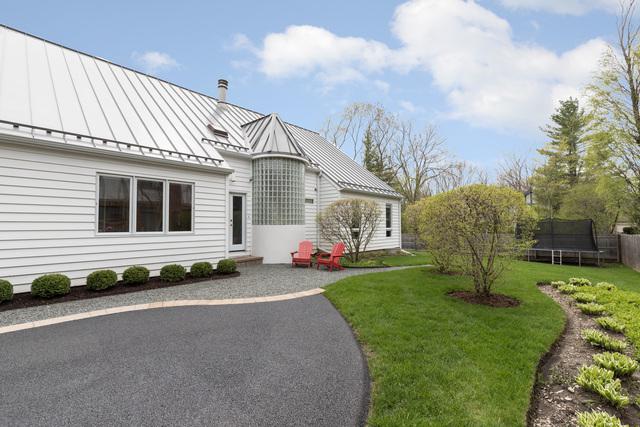 1126 Estes Avenue - Photo 1