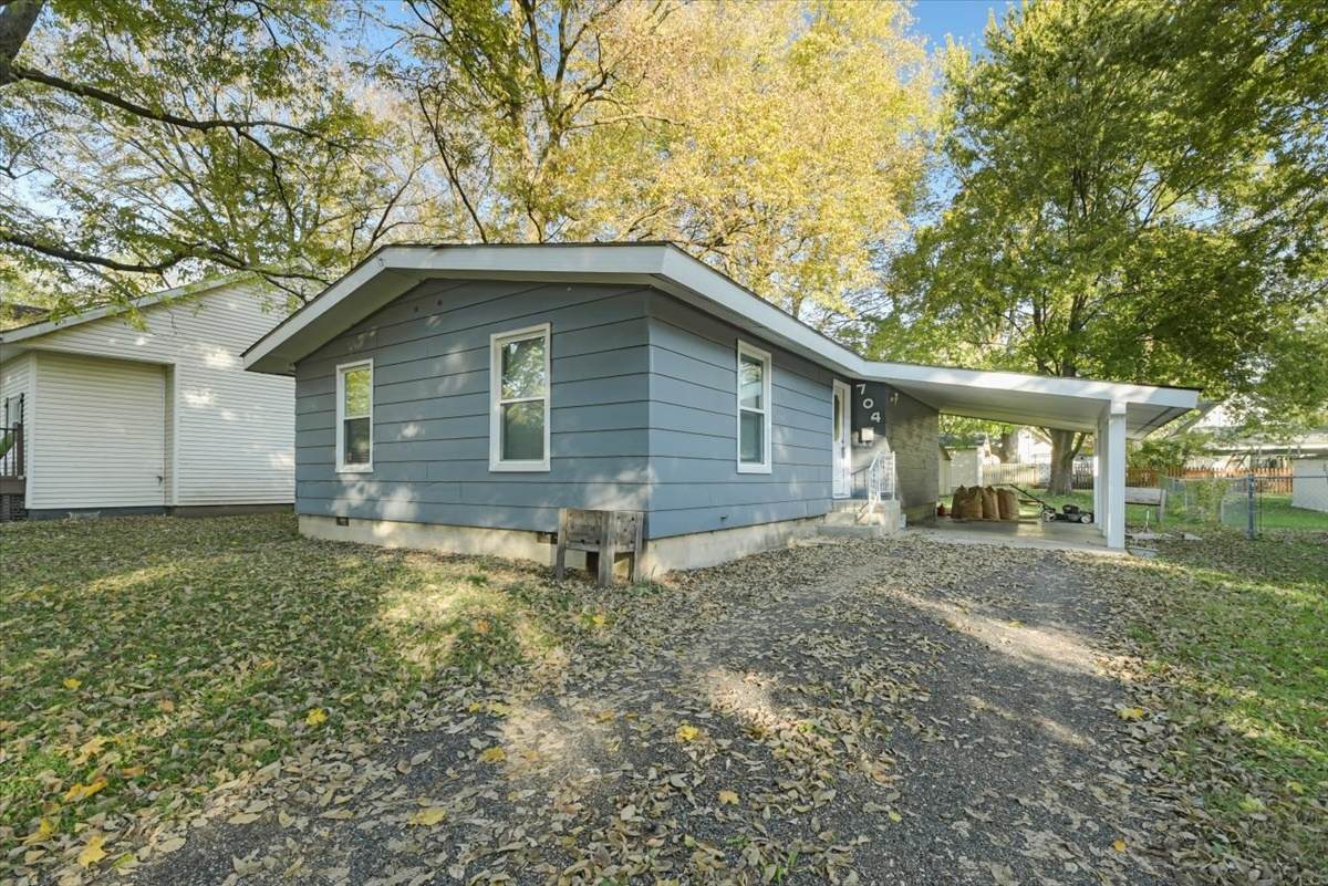704 Lincoln Street - Photo 1