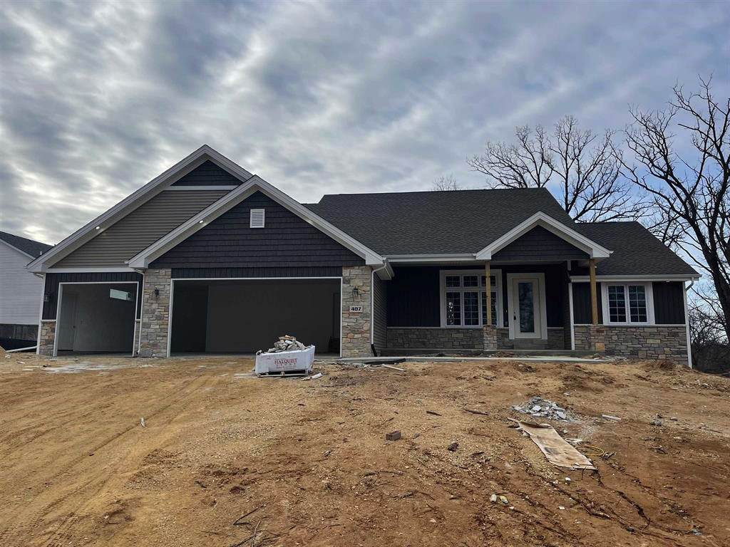 407 Maple Leaf Lane - Photo 1