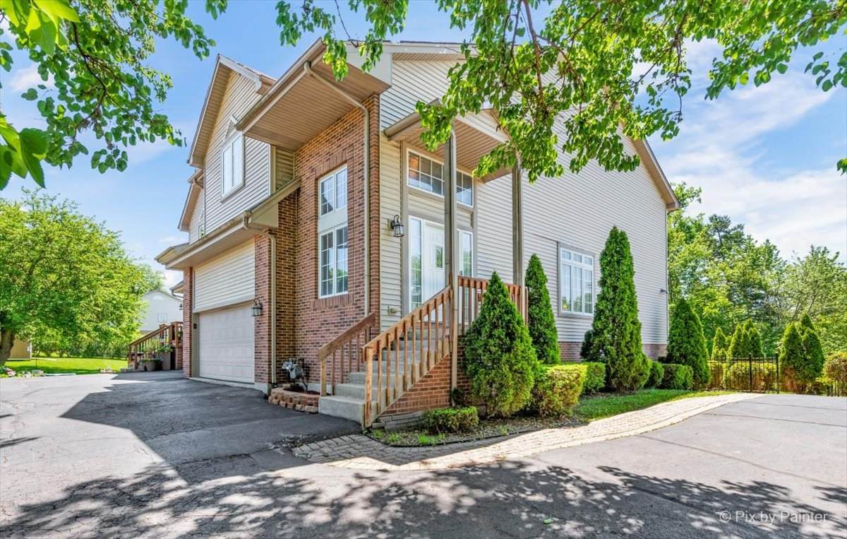 517 Roselle Road - Photo 1