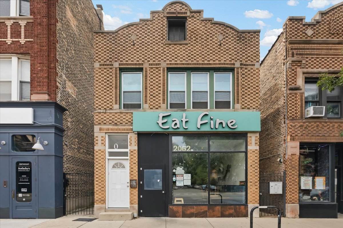 2062 Damen Avenue - Photo 1