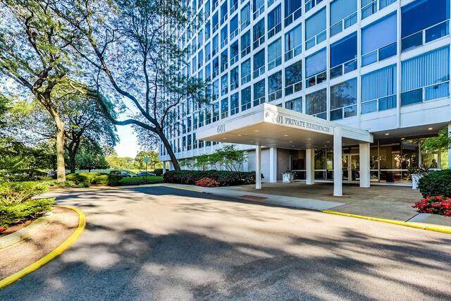 601 32nd Street - Photo 1