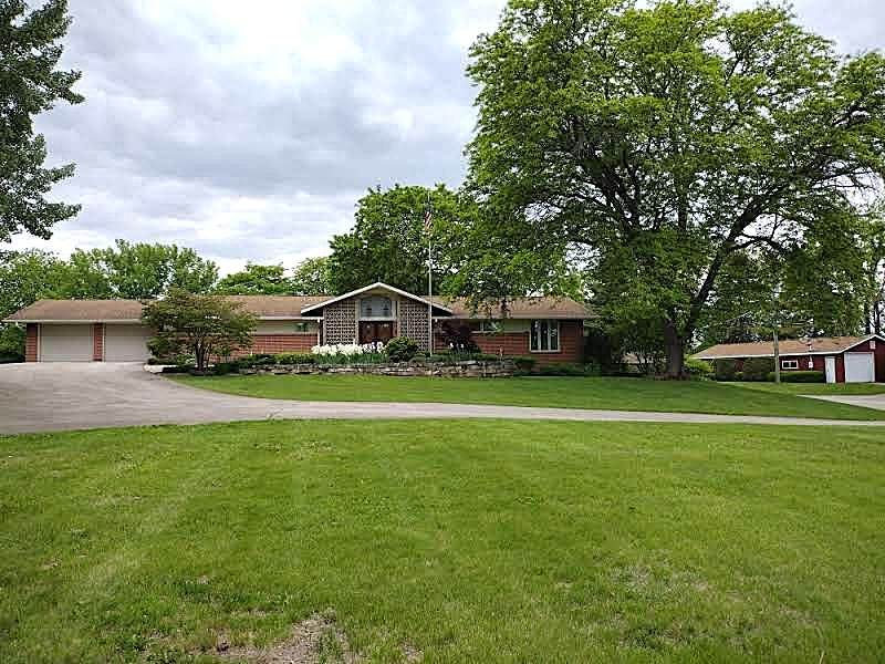 4910 Kilburn Avenue - Photo 1