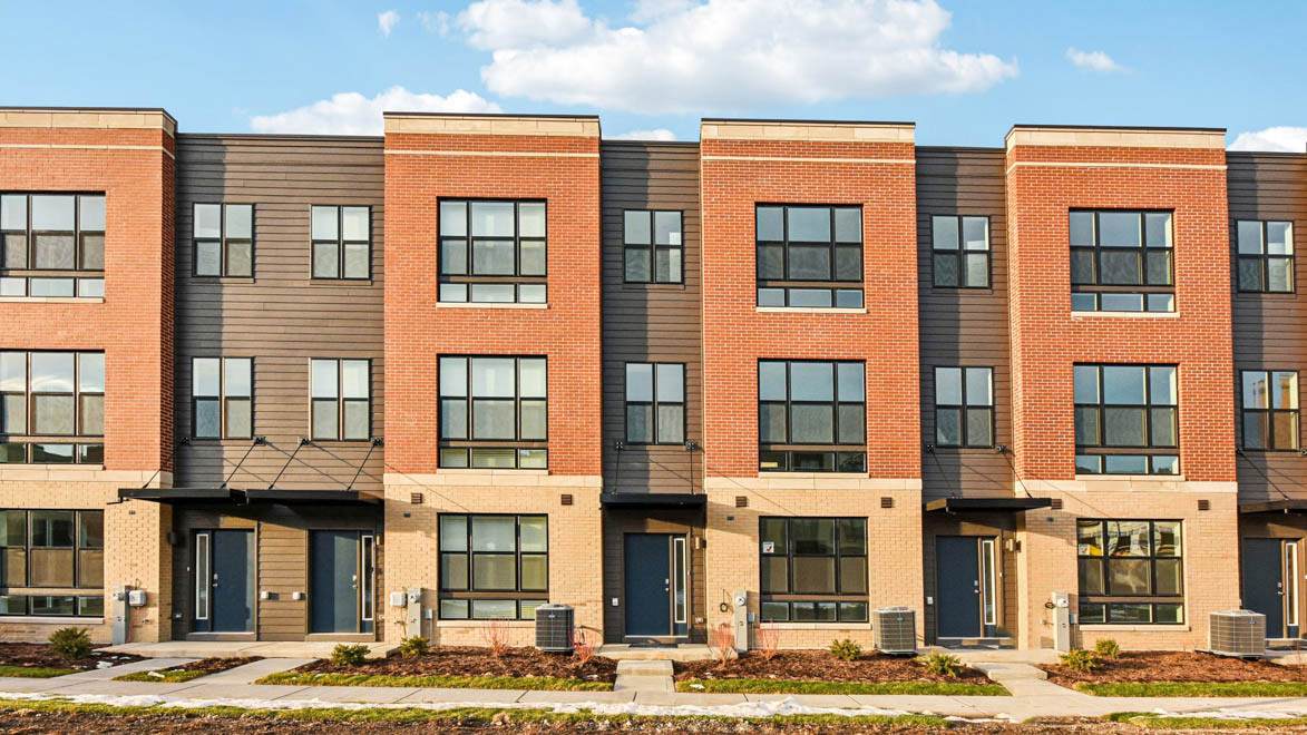 302 Summit Circle - Photo 1