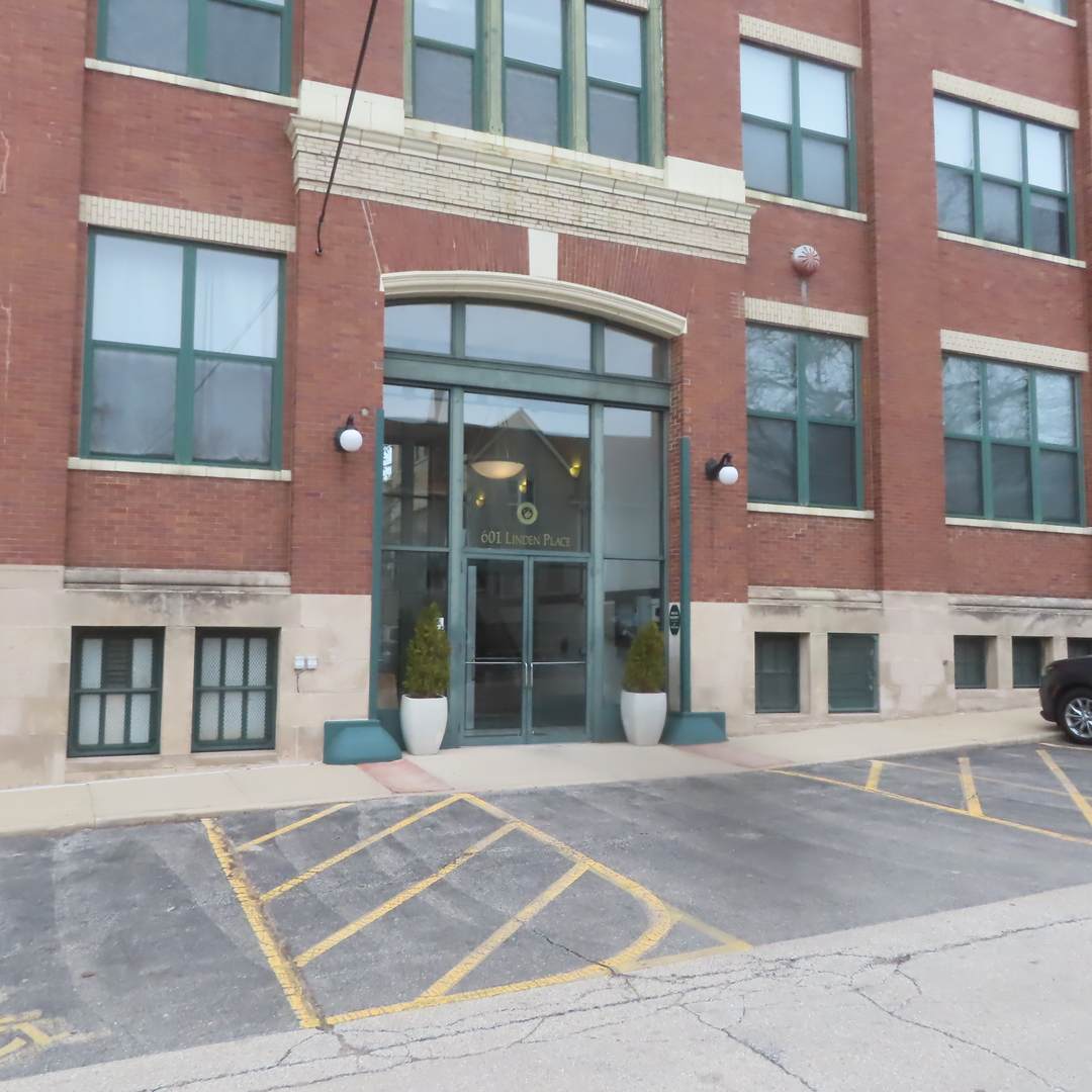 601 Linden Place - Photo 1