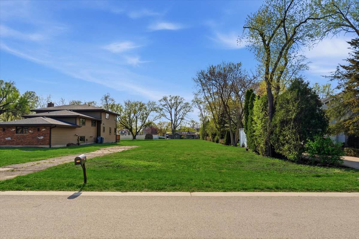 462 Warren Avenue - Photo 1