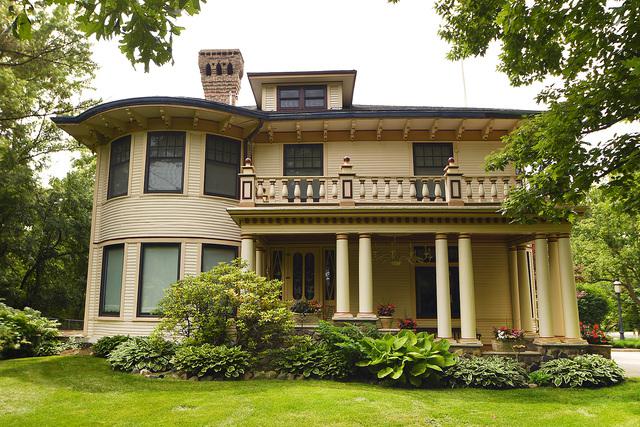 9223 121st Street - Photo 1
