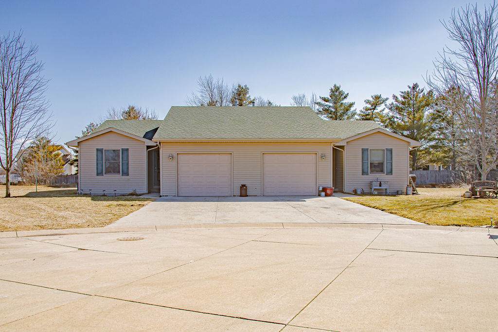 115-117 Fox Run Court - Photo 1