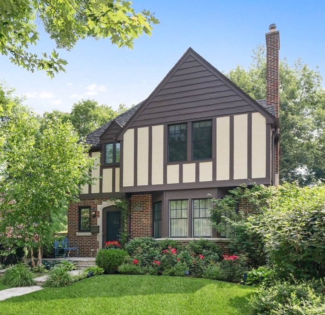 727 Indian Road - Photo 1