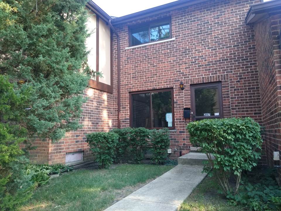 18W207 Kirkland Lane - Photo 1