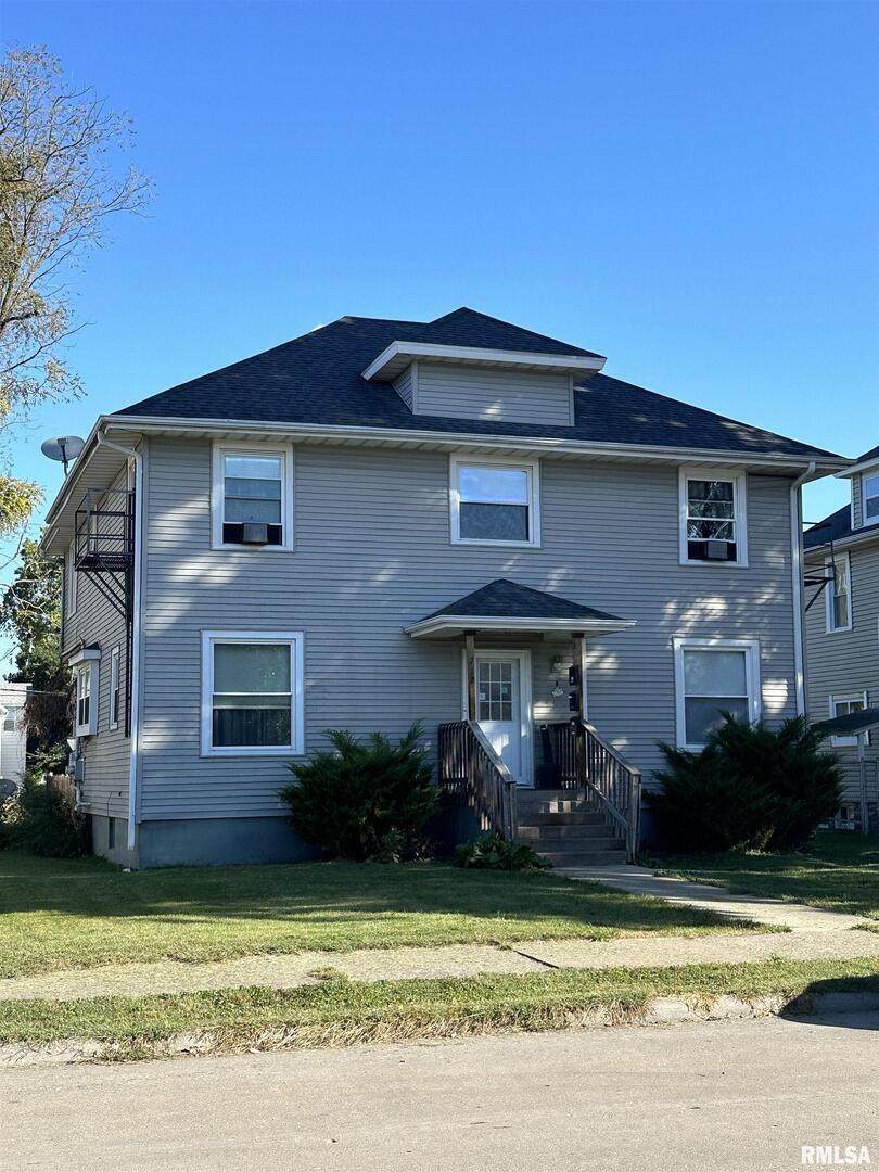712 6TH Avenue - Photo 1