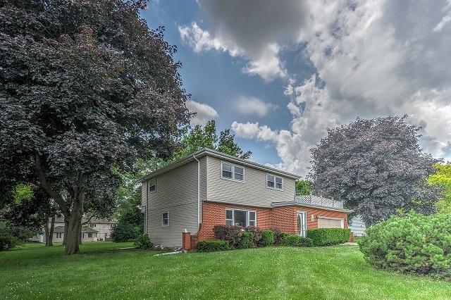 15 Niagara Avenue - Photo 1