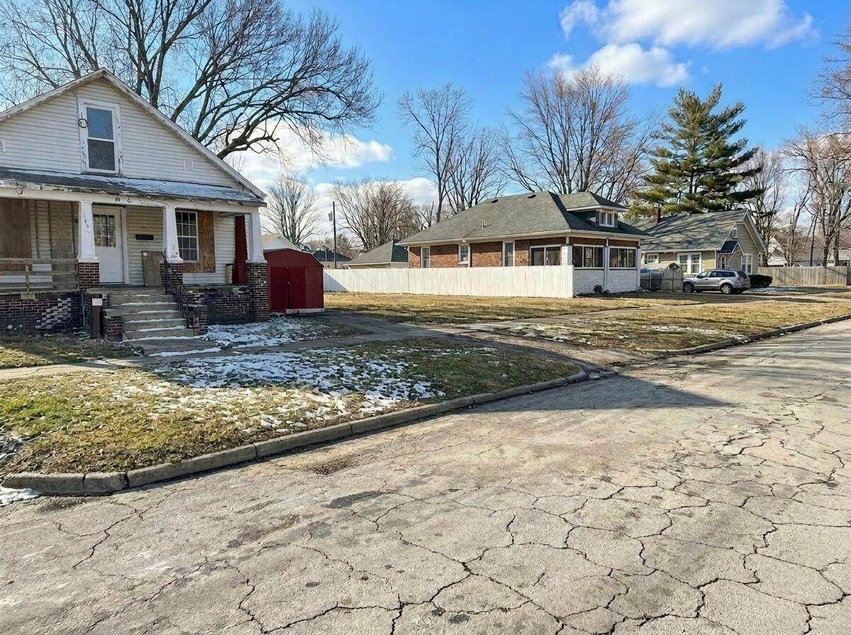 2516 Pine Avenue - Photo 1