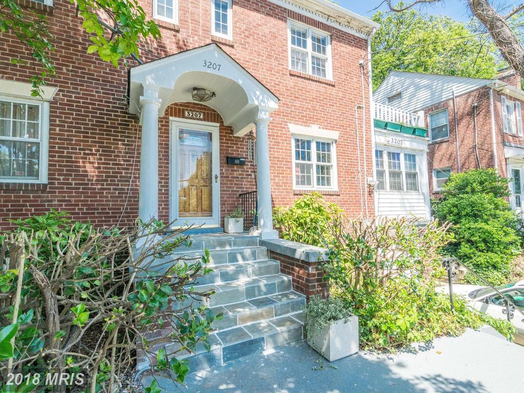 3207 South Glebe Road - Photo 1