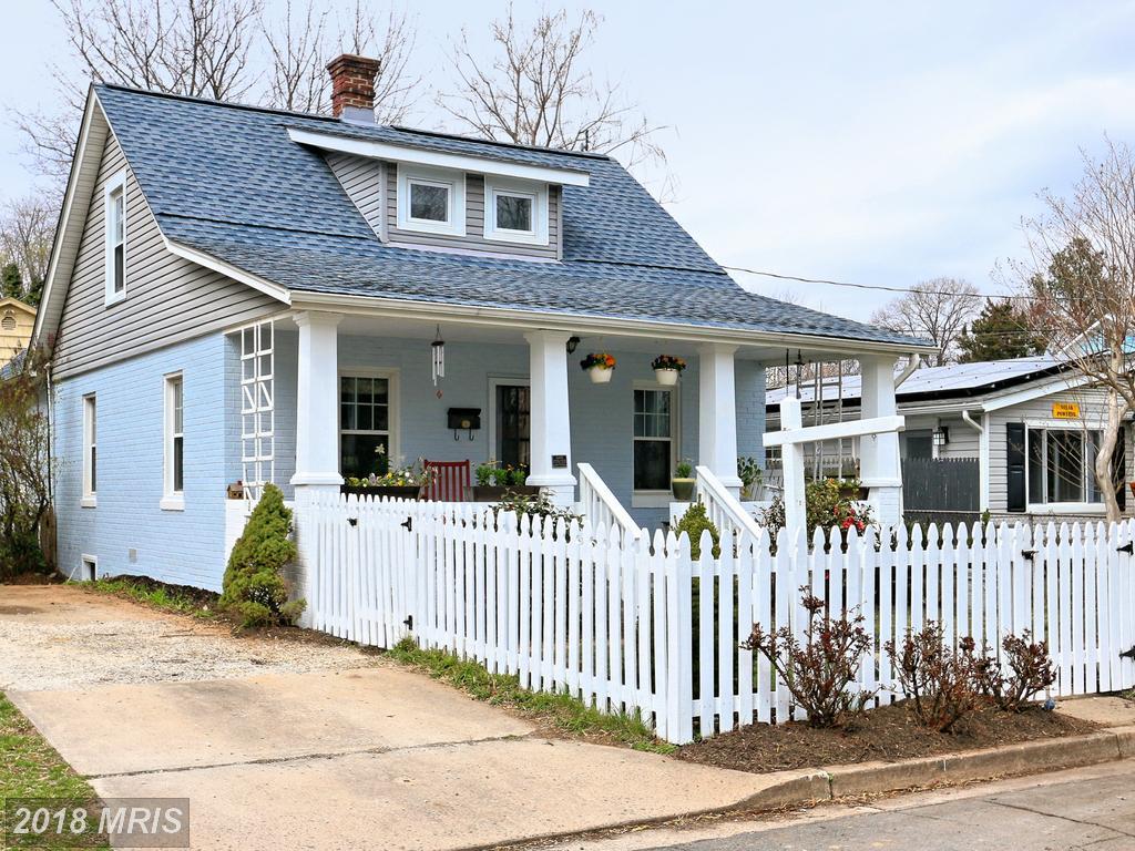 300 Edgewood Street - Photo 1