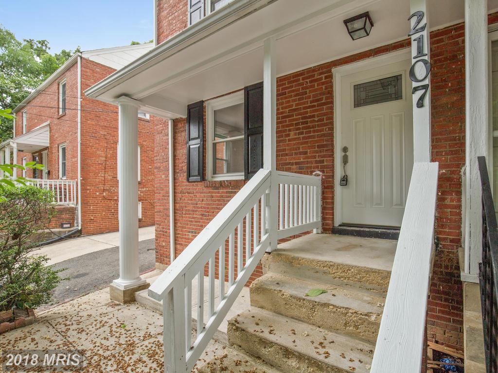 2107 Oakland Street - Photo 1
