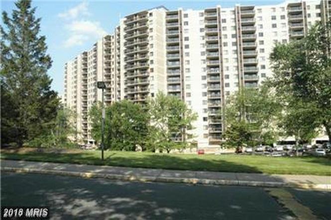 309 Yoakum Parkway - Photo 1