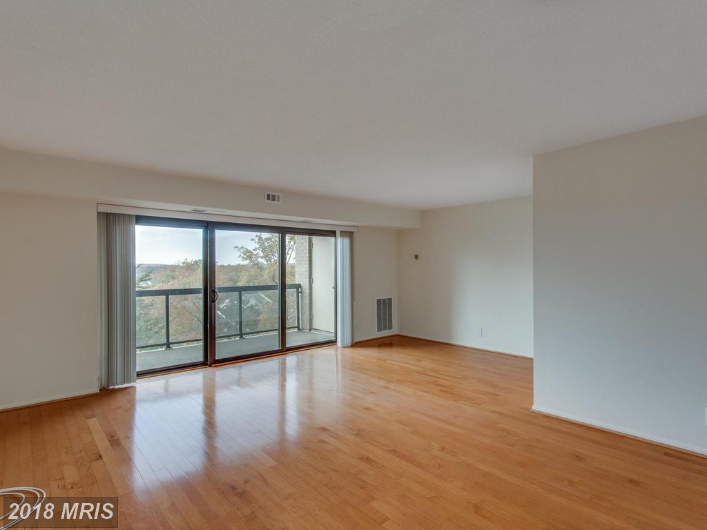 307 Yoakum Parkway - Photo 1