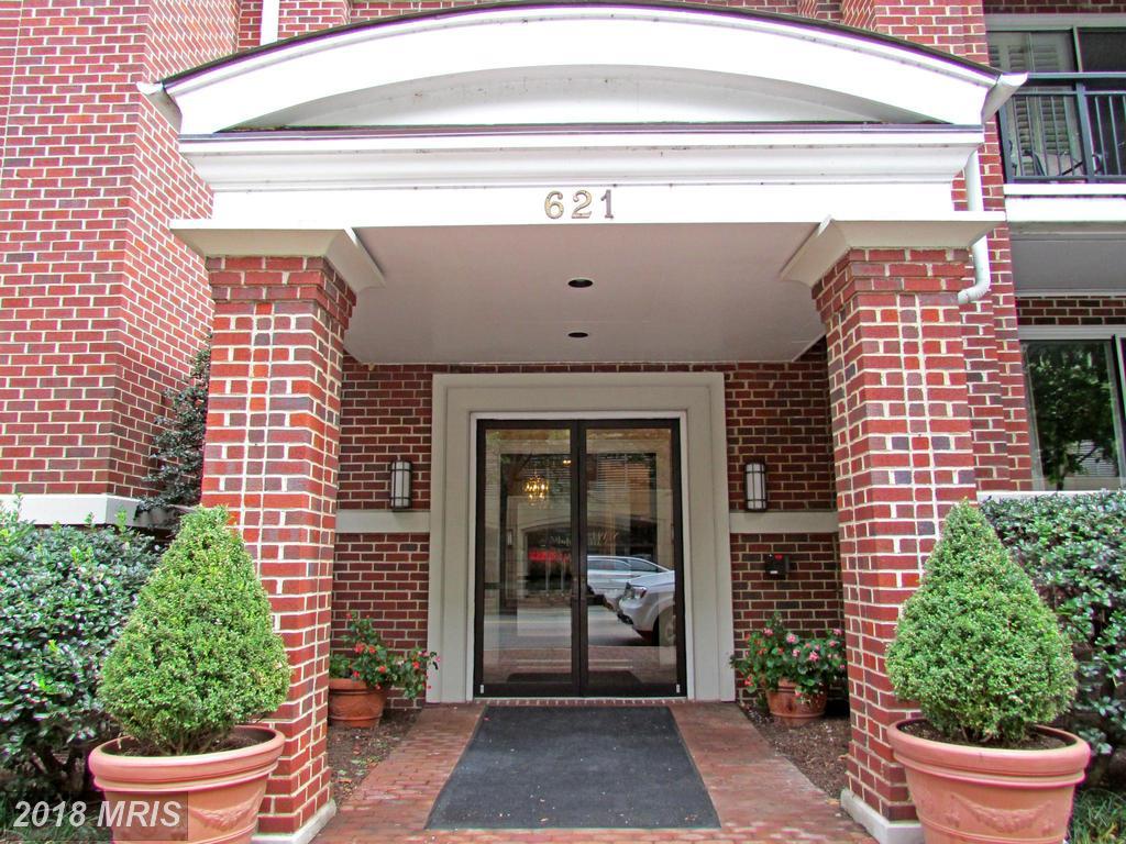 621 Saint Asaph Street - Photo 1