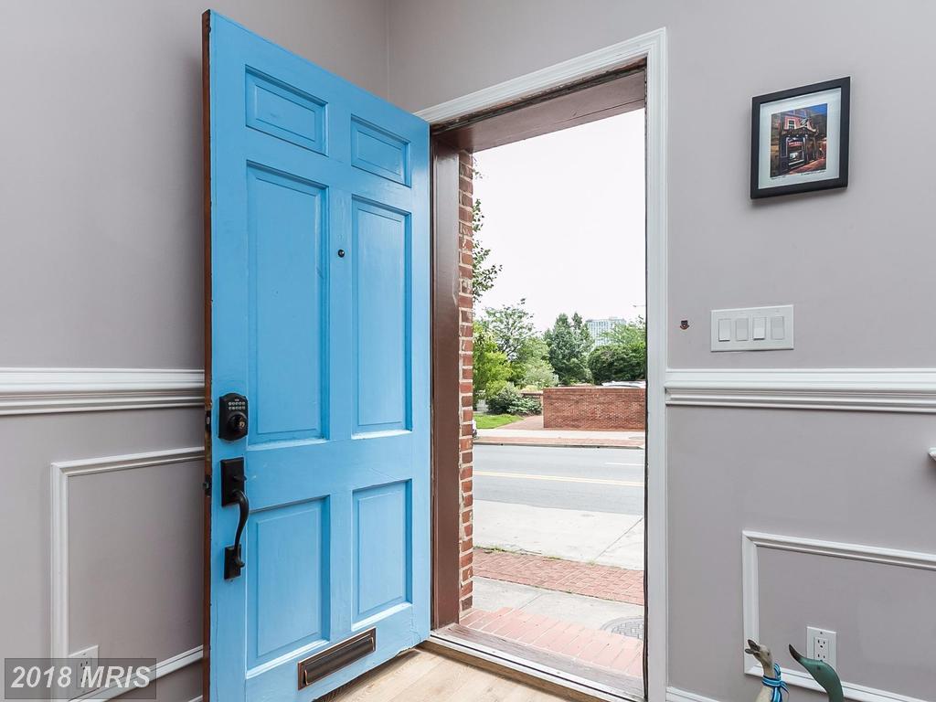 736 Light Street - Photo 1