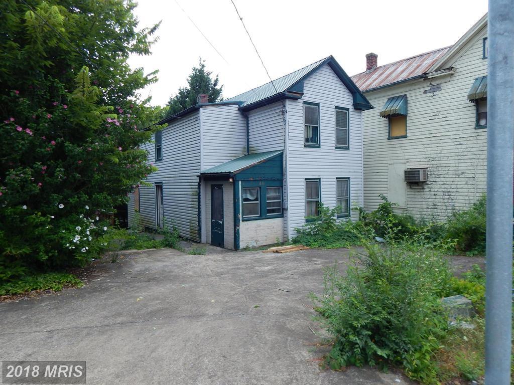 811 Queen Street - Photo 1