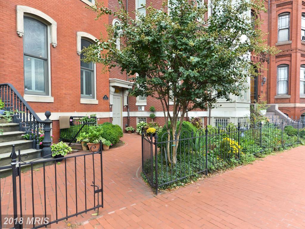 20 Logan Circle - Photo 1