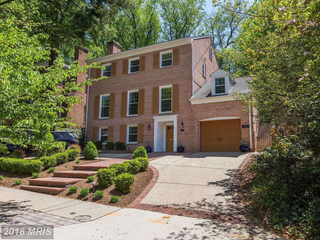 2947 Arizona Avenue - Photo 1