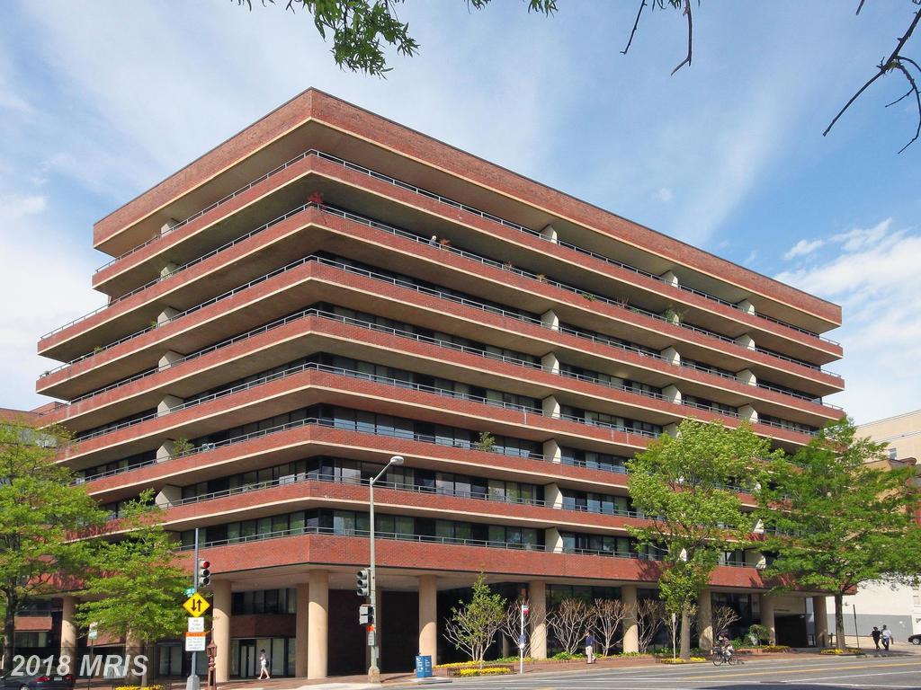2555 Pennsylvania Avenue - Photo 1