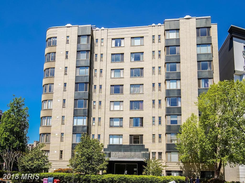 1 Scott Circle - Photo 1