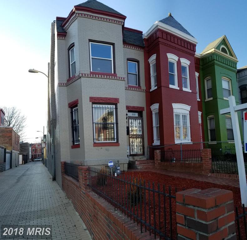 818 12TH Street - Photo 1