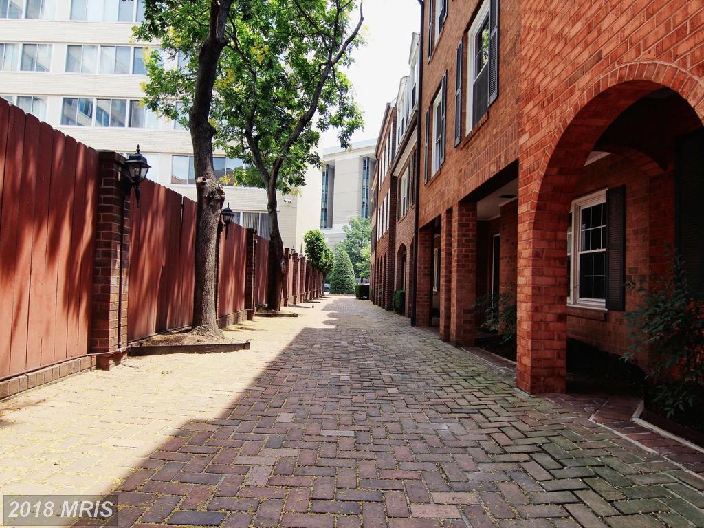 900 24TH Street - Photo 1
