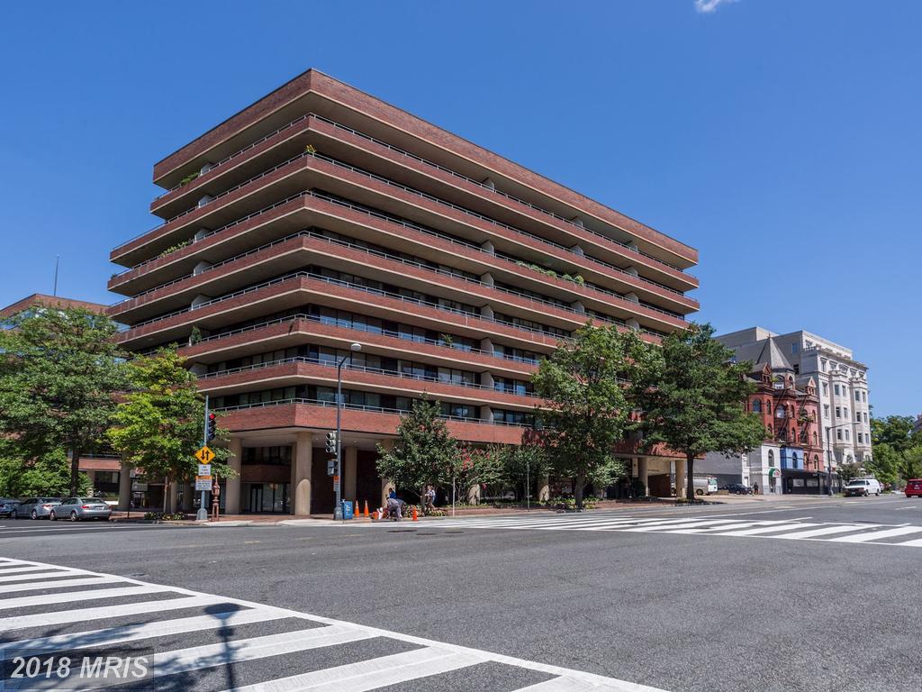 2555 Pennsylvania Avenue - Photo 1