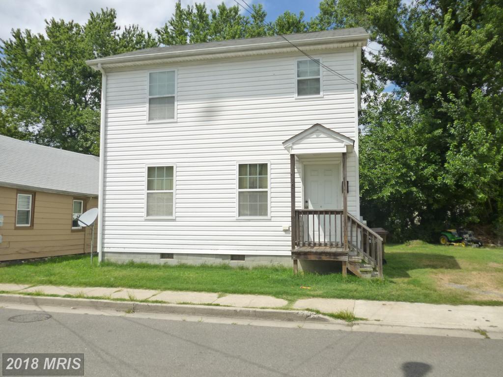 703 Lincoln Terrace - Photo 1