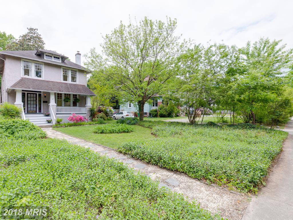 1421 Laburnum Avenue - Photo 1