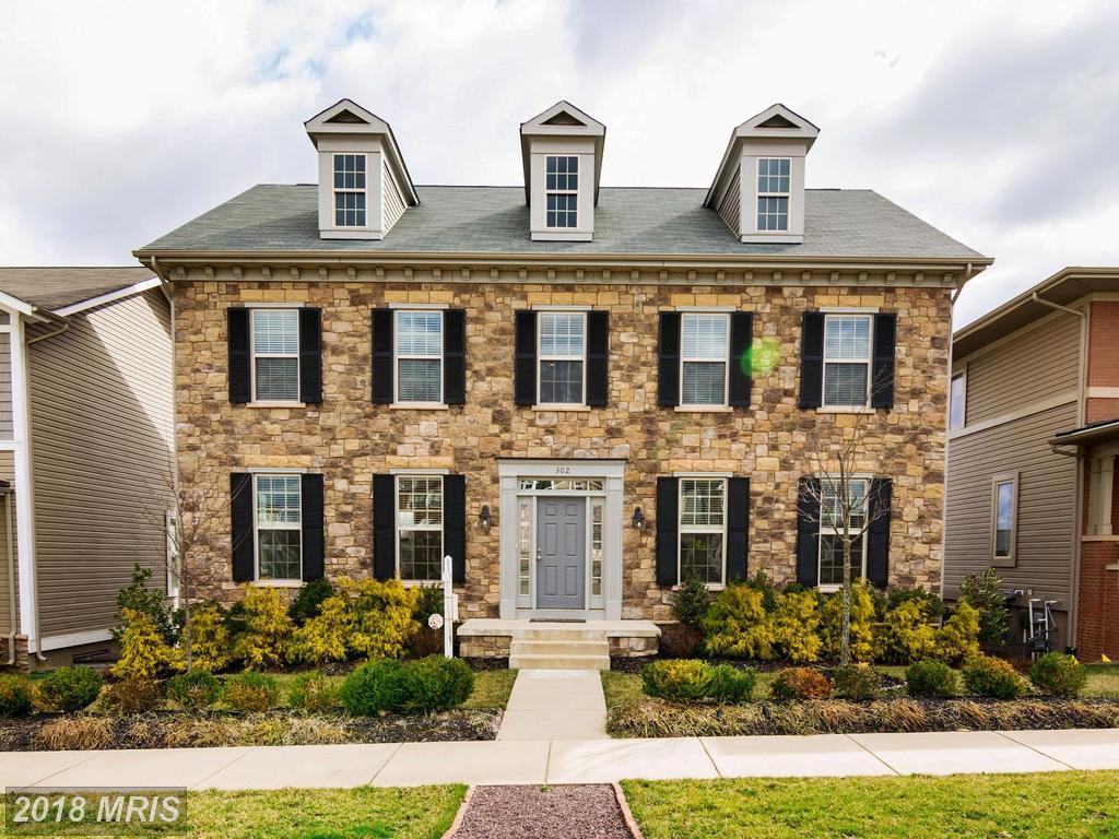 302 Apricot Street - Photo 1