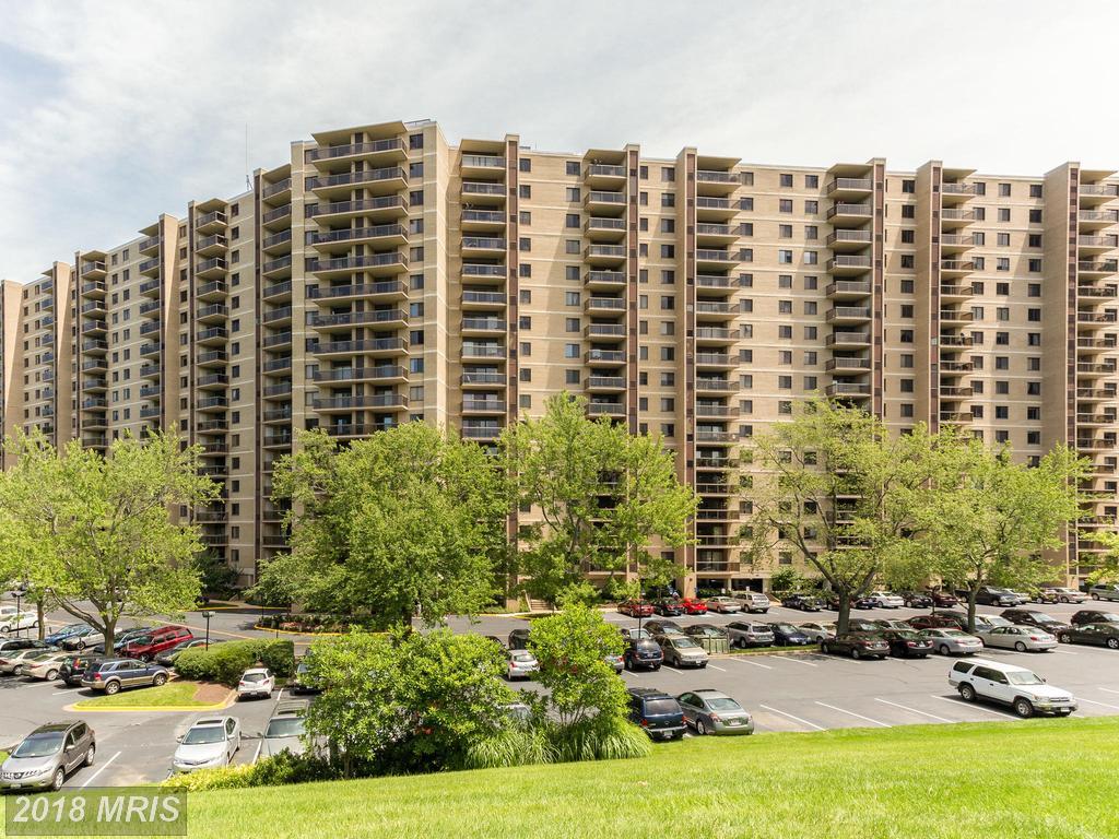 205 Yoakum Parkway - Photo 1
