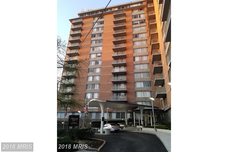 1 University Parkway - Photo 1