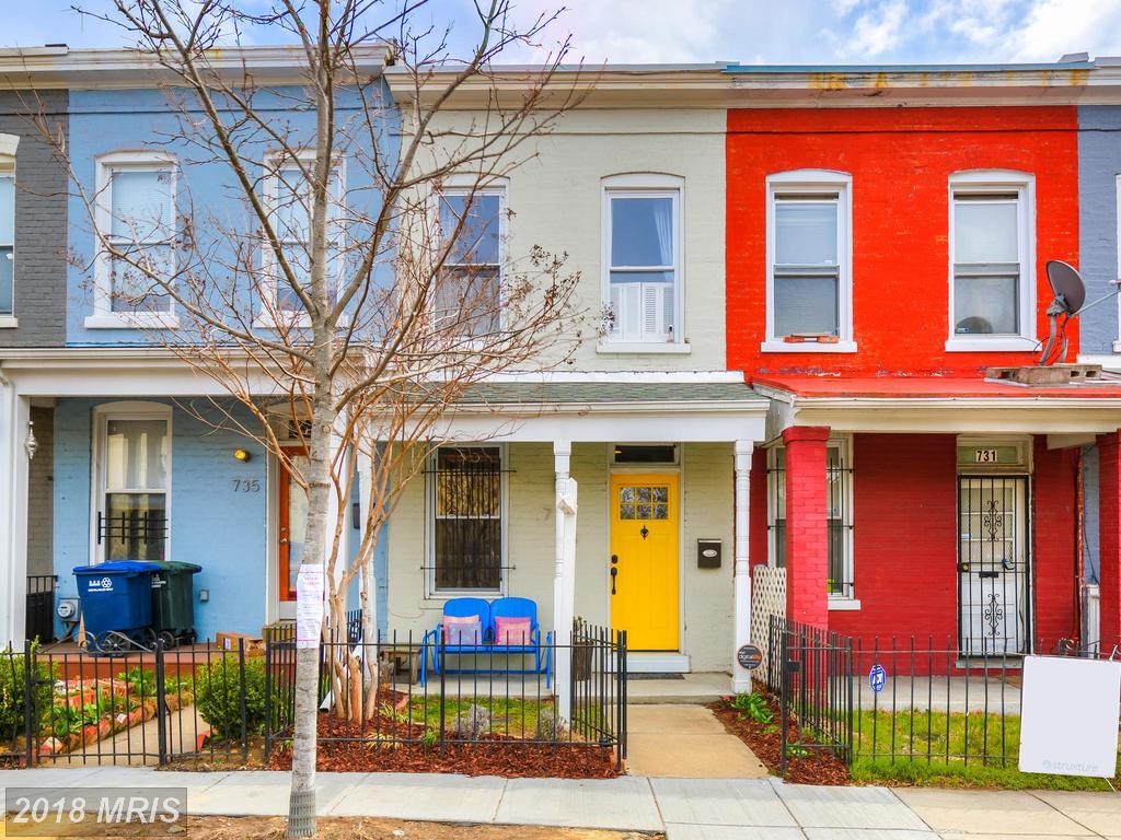 733 18TH Street - Photo 1