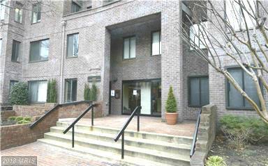 3 Washington Circle - Photo 1