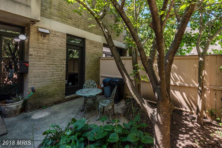 354 M Street - Photo 1