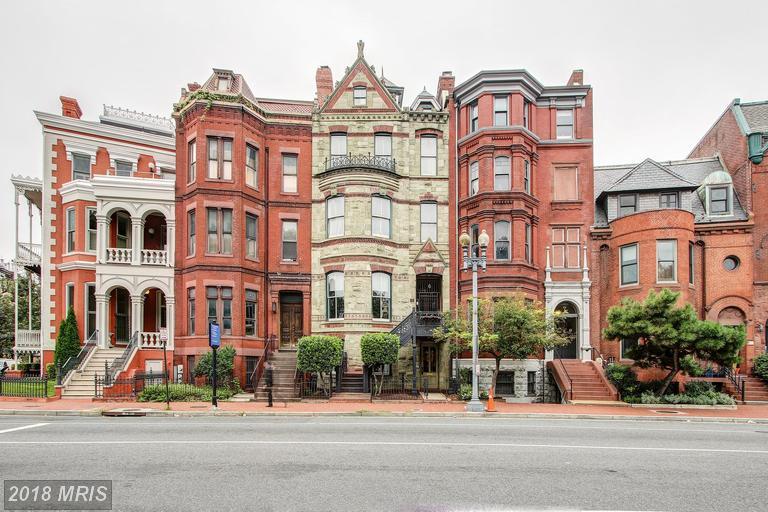 6 Logan Circle - Photo 1