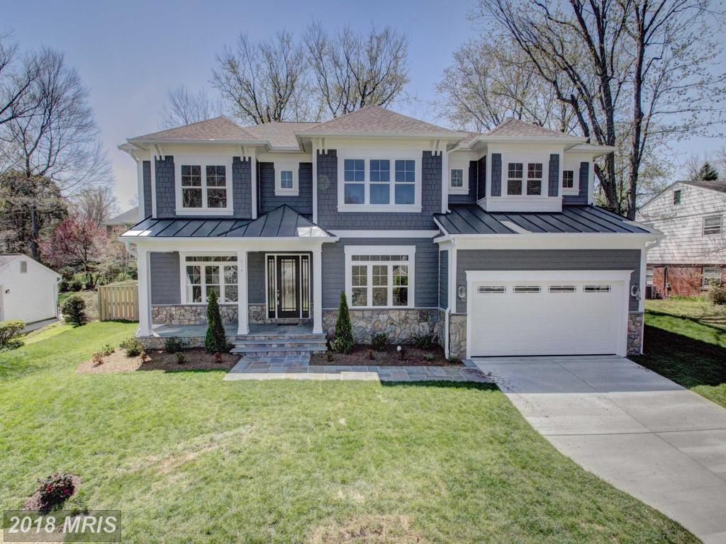 914 Hillcrest Drive - Photo 1