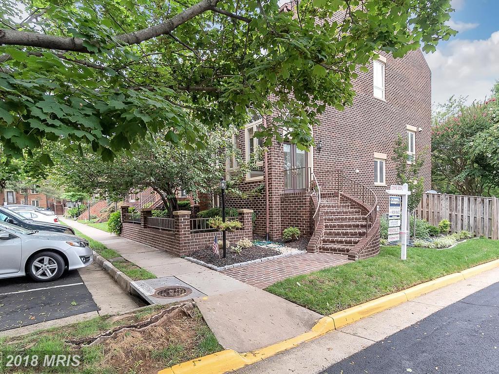 10130 Turnberry Place - Photo 1